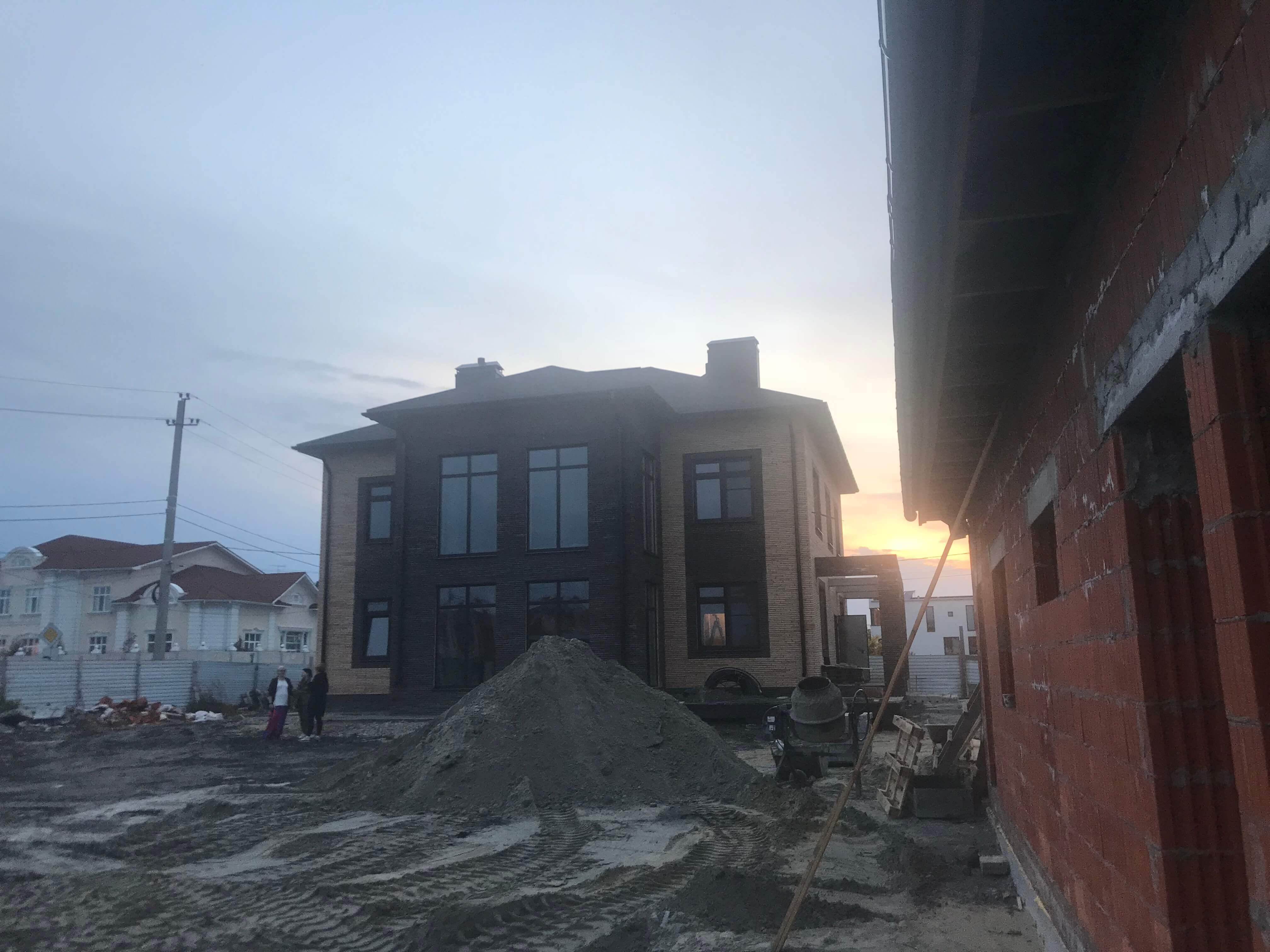 Дом из керамоблоков с облицовкой керамическим кирпичом