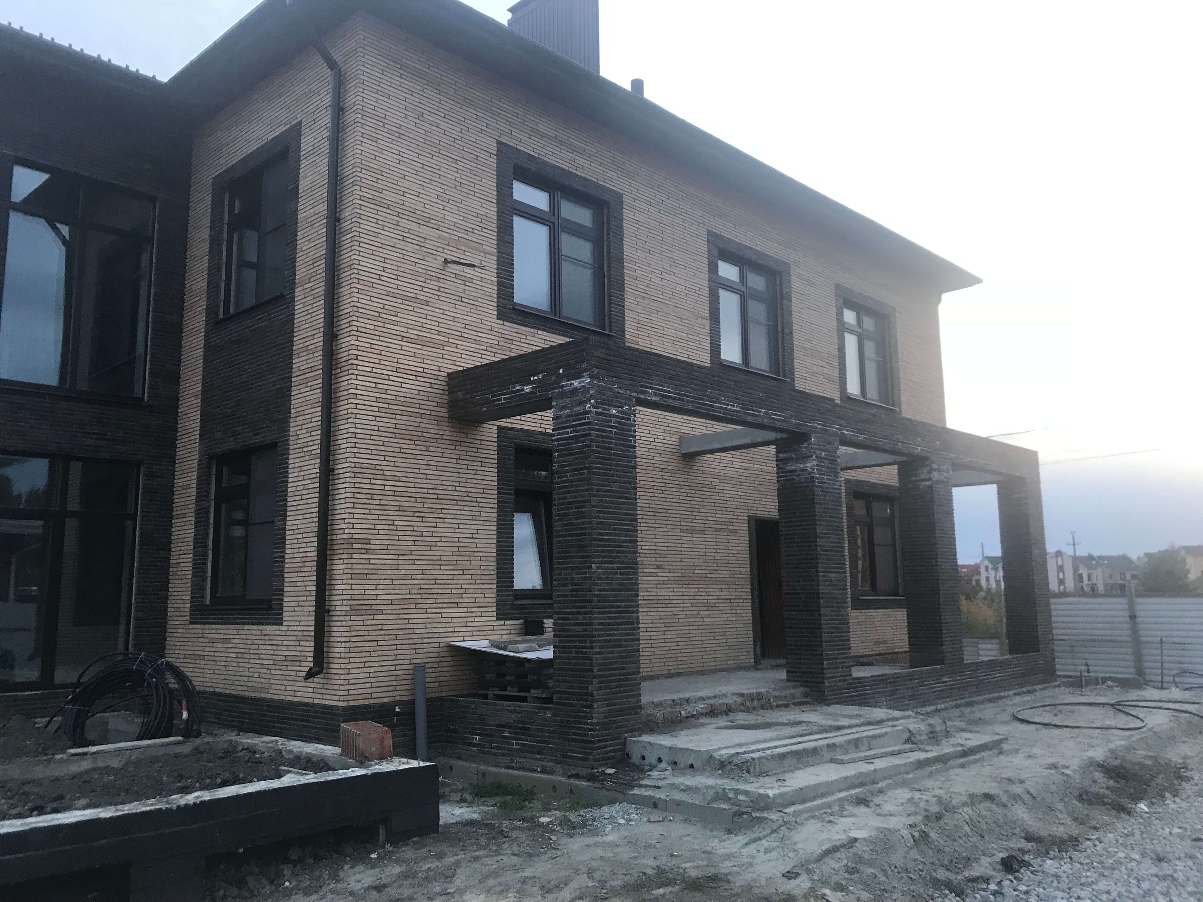 Дом из керамоблоков с облицовкой керамическим кирпичом