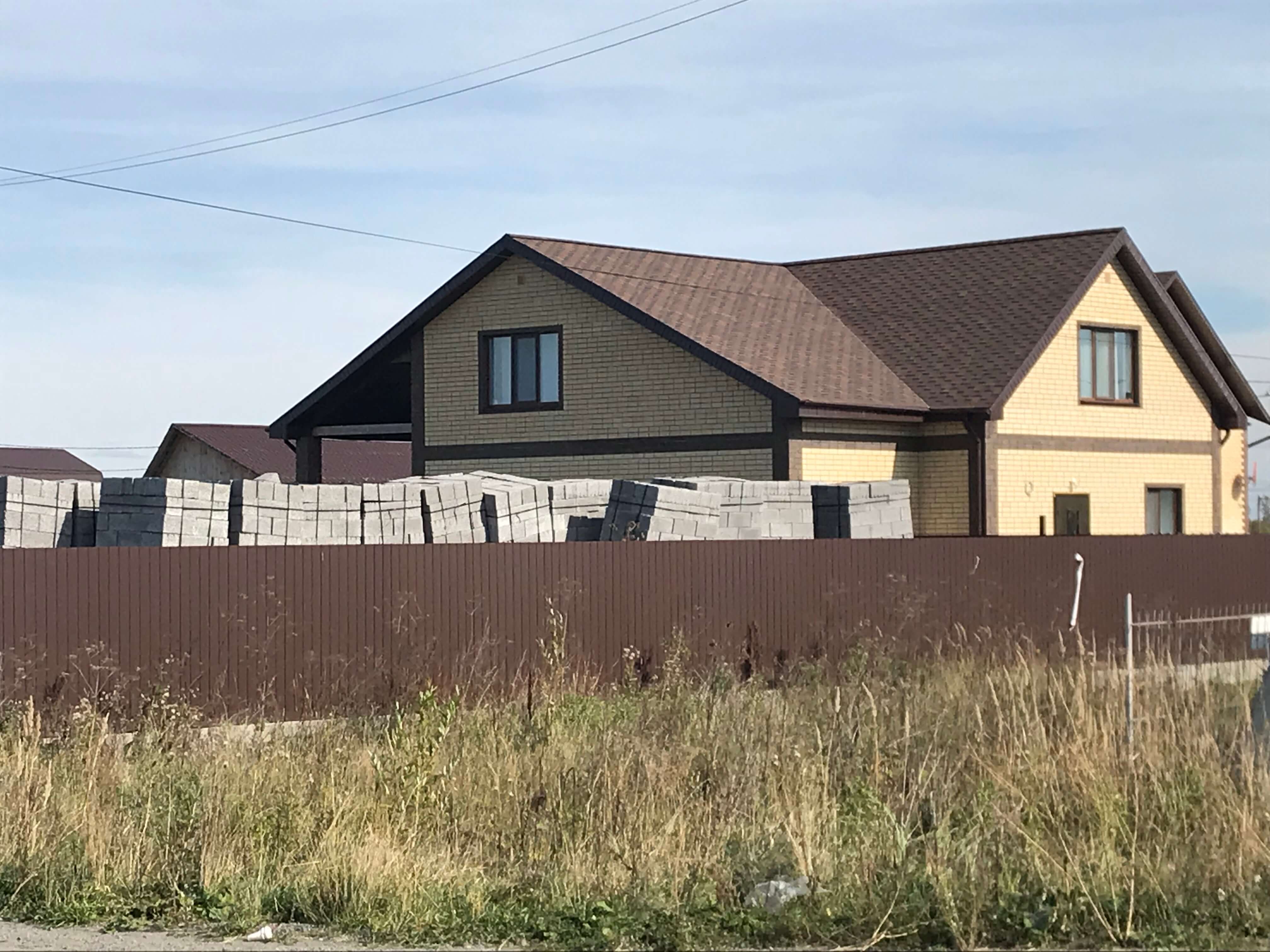 Дом из газоблоков с облицовкой керамическим кирпичом