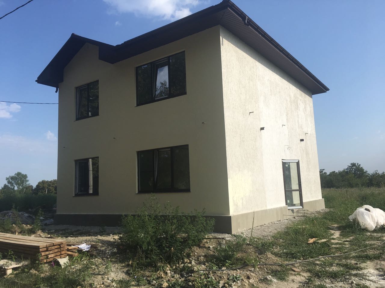 Дом из керамзитоблоков с облицовкой штукатуркой